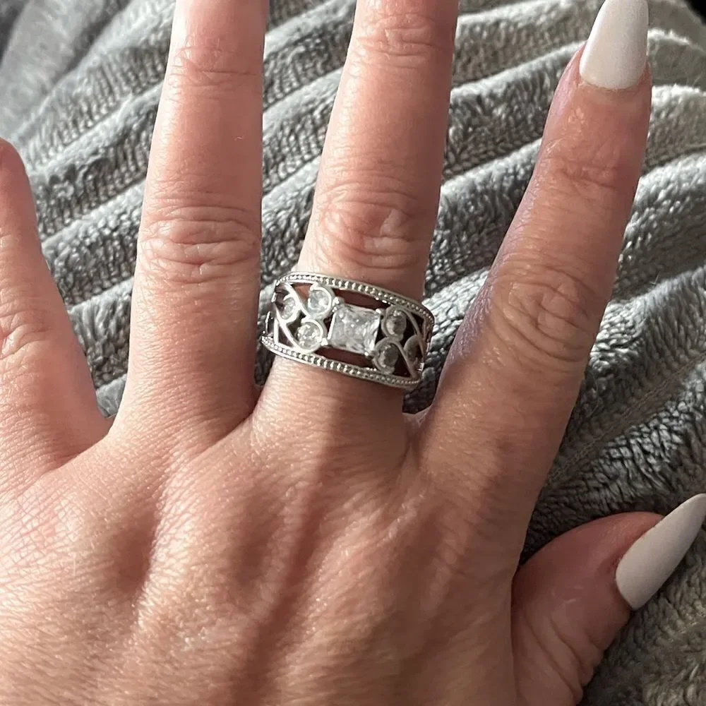 The Art Deco wide band ring in 925 silver and cubic zirconia sz 6